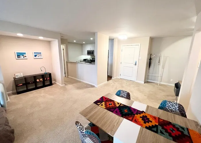 Luxury Marina Unit 2 Bedrooms 2 Bathrooms