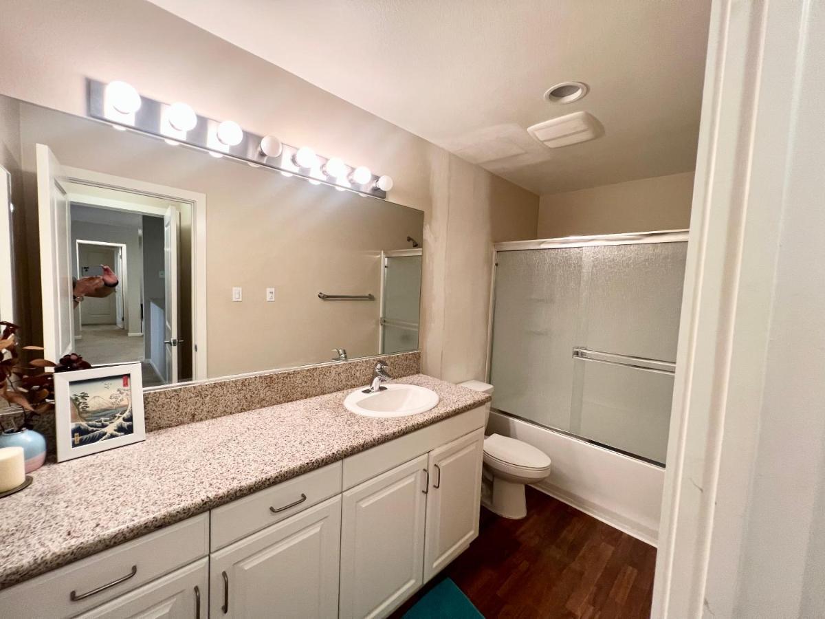 Aparthotel Luxury Marina Unit 2 Bedrooms 2 Bathrooms *